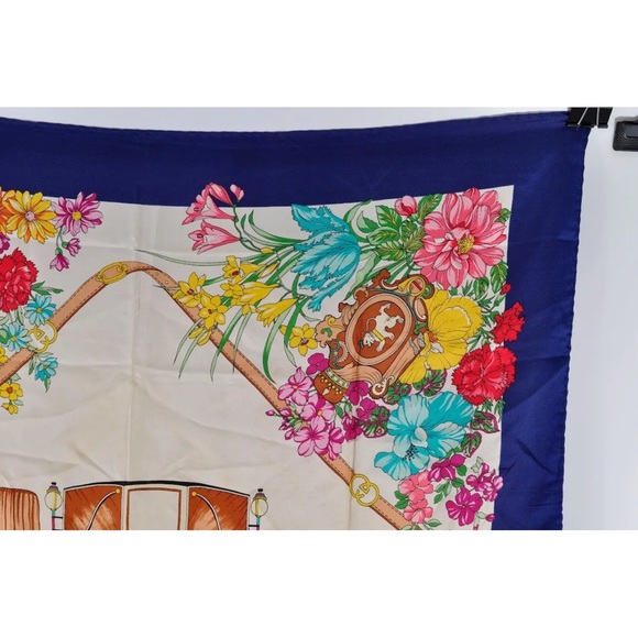 GUCCI Flower Multicolor Scarf 34x34 100% Silk GUC Authentic w/Tag 10193 - Picture 3 of 12